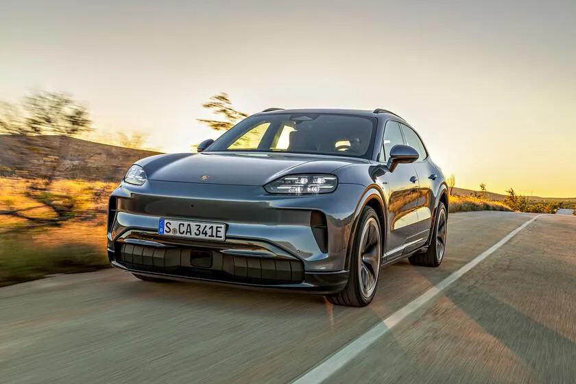 Porsche Cayenne на закате